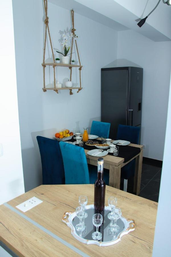 Apartman "Park" リヴノ エクステリア 写真
