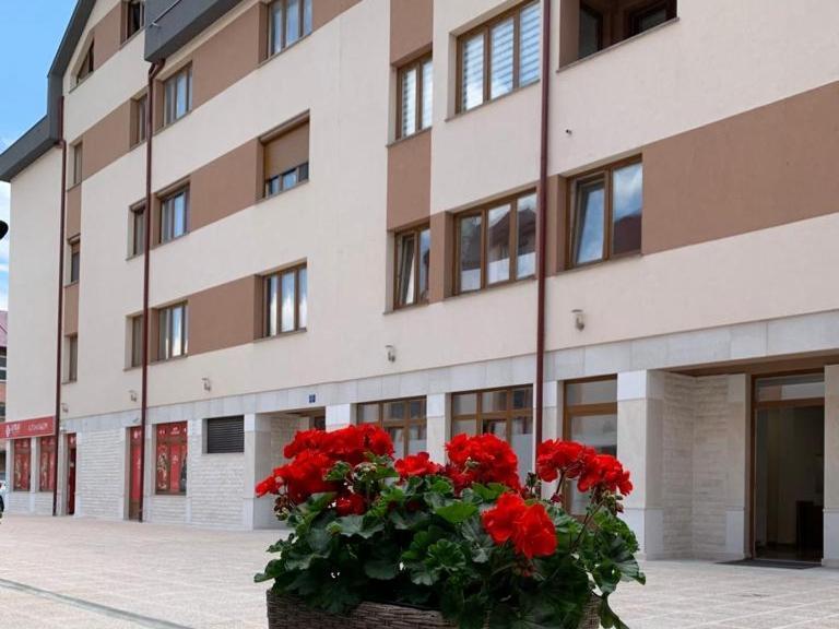 Apartman "Park" リヴノ エクステリア 写真