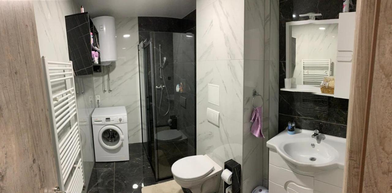 Apartman "Park" リヴノ エクステリア 写真